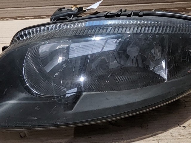 162402 Alfa Romeo GT 2003-2010 bal első Black Line fényszóró, a képen látható sérüléssel, rögzítő fűl törött!!!