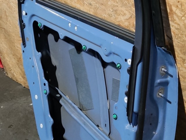 163195 Fiat Freemont 2011-2015 Bal hátsó Kék színű ajtó, a képen látható sérüléssel