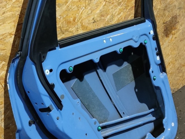 163195 Fiat Freemont 2011-2015 Bal hátsó Kék színű ajtó, a képen látható sérüléssel