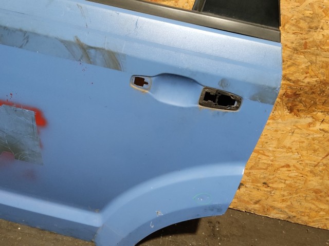 163195 Fiat Freemont 2011-2015 Bal hátsó Kék színű ajtó, a képen látható sérüléssel