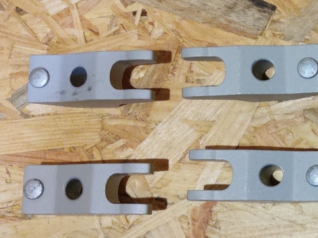 Alfa Romeo, Fiat, Lancia gyári új injektor leszorító készlet 46343739