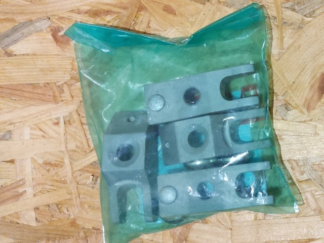 Alfa Romeo, Fiat, Lancia gyári új injektor leszorító készlet 46343739