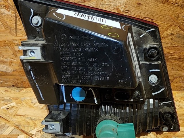 165017 Fiat Freemont 2011-2015 jobb hátsó belső lámpa 68078516AE