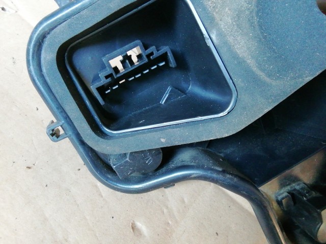 Fiat Stilo 3 ajtós , bal hátsó lámpa izzó foglalat 46823706