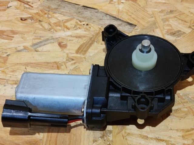 Alfa Romeo 159 utángyártott új, bal első ablakemelő motor 71740176