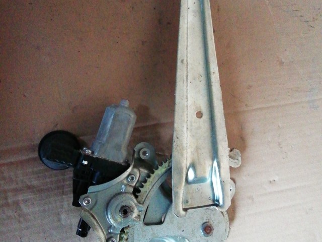 Toyota Rav 4 2006-2013 jobb hátsó elektromos  ablakemelő 8572035140