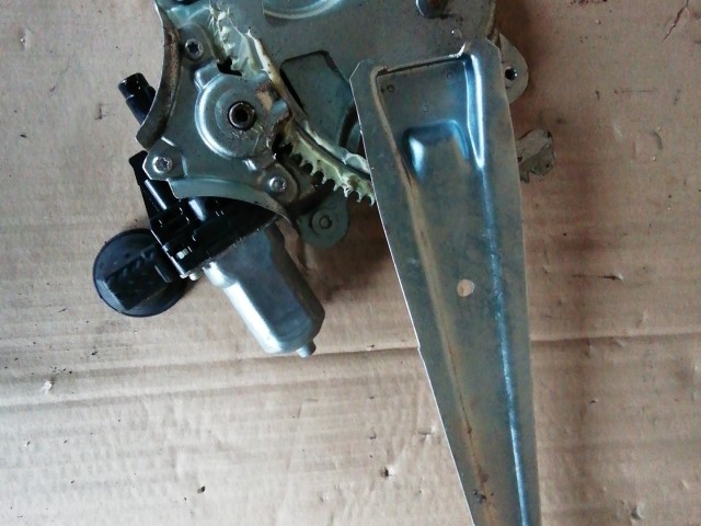Toyota Rav 4 2006-2013 bal hátsó elektromos  ablakemelő 8671035180