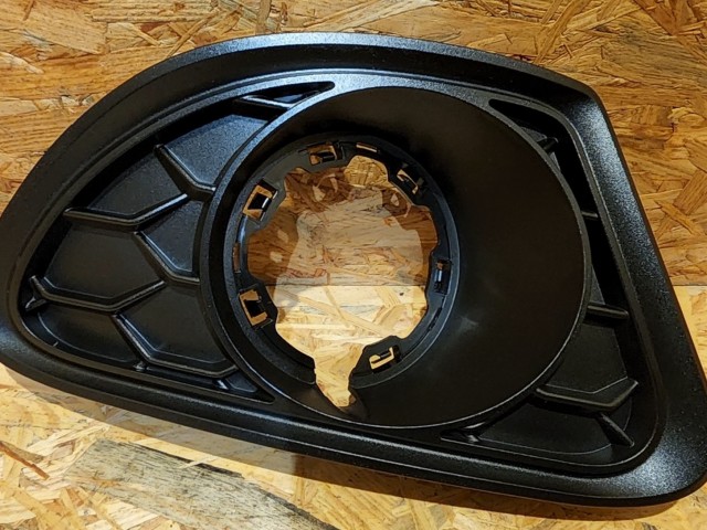 Alfa Romeo Giulietta 2013-2020 gyári új jobb oldali ködlámpa keret 156119118