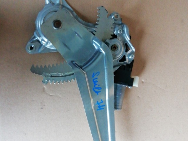 Suzuki Swift 2017- jobb hátsó elektromos ablakemelő 8353061M00