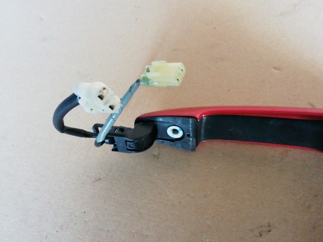 126023 Suzuki Swift 2017-  jobb első külső Kilincs