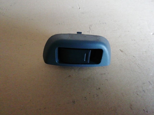 126039 Citroen C1 2005-2014 jobb első 3 ajtós ablakemelő kapcsoló 