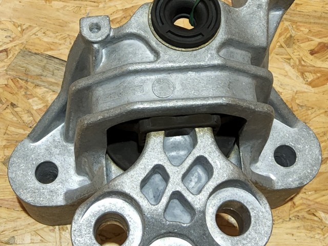 Fiat Stilo, Bravo 1,9 Diesel utángyártott új motortartó gumibak 51775241