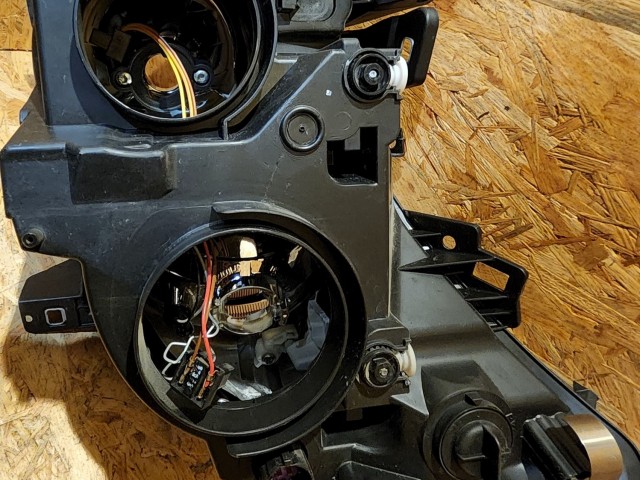 165133 Fiat Ducato 2006-2013 Jobb első fényszóró, izzó takaró kupakok nélkül, lila csatlakozós!!!