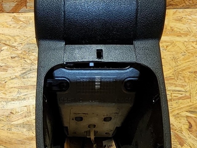 114133 Fiat Linea 2007-2017 bézs színű plüss könyöklő 