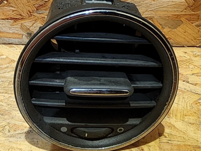 Fiat Bravo 07- levegő beömlő a könyöklő alatt 735440703