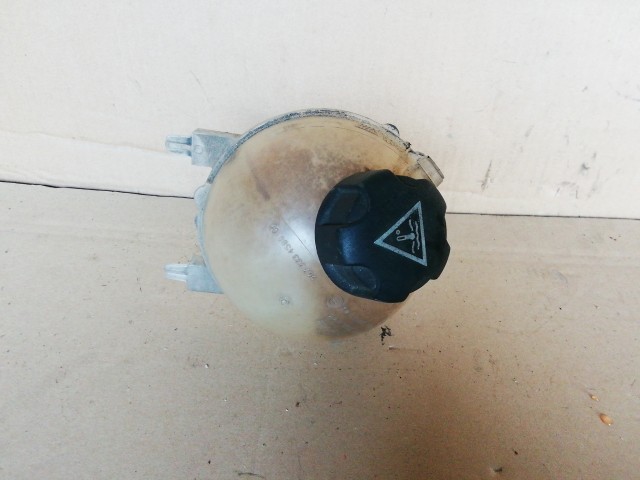 Citroen C4 Picasso 2006-2013 Kiegyenlítő tartály 9684527680