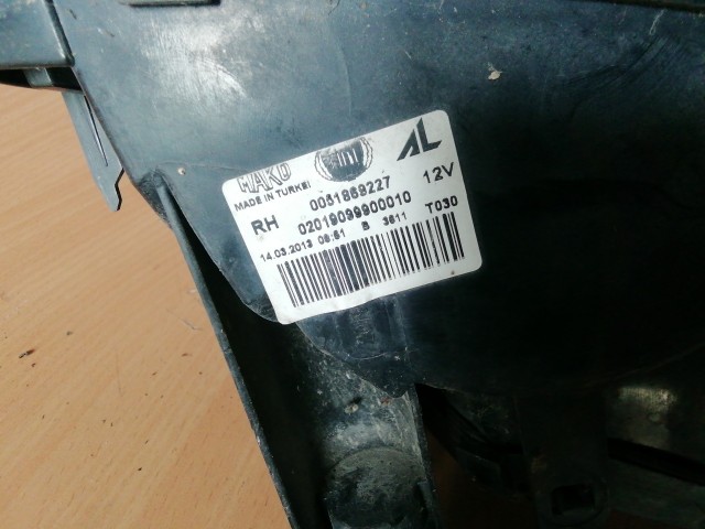 171453 Fiat Linea 2007-2017 Jobb hátsó lámpa izzó foglalat nélkül , a képen látható sérüléssel 51869227