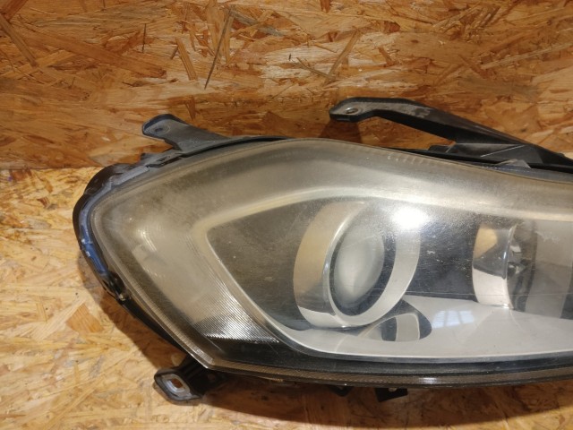 136566 Lancia Delta 2008-2014 jobb első xenon fényszóró, a képen látható plexi mattulással 