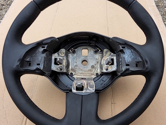 Fiat 500 2007-2015 gyári új fekete bőr kormánykerék, hátsó kapcsoló kivágással 71752555