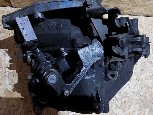 121864 Alfa Romeo 166 2003-2007 2,4 20v Diesel 6 sebességes kézi kapcsolású váltó