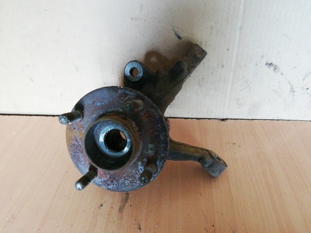 126627 Ford Fiesta 2008-2017 1,4 16v benzin, 25 bordás bal első csonkállvány (kerékagy)