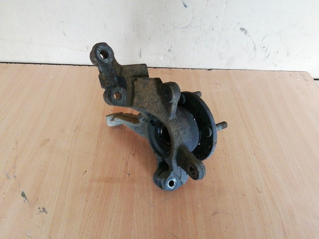 126627 Ford Fiesta 2008-2017 1,4 16v benzin, 25 bordás bal első csonkállvány (kerékagy)