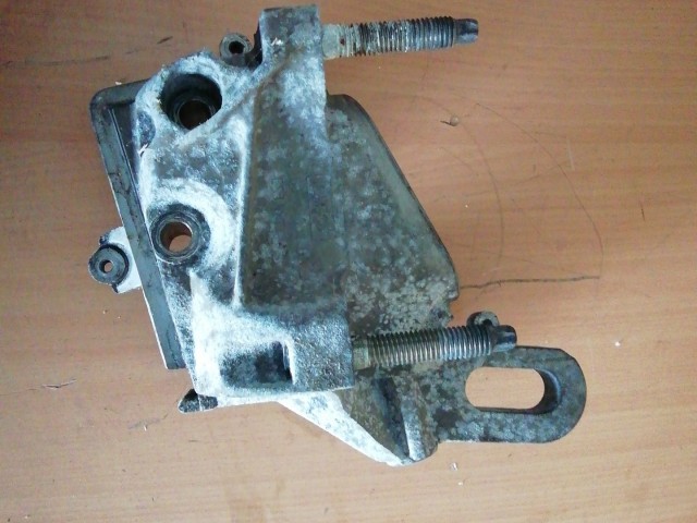 Ford Fiesta 2008-2013 1,4 16v benzin, motortartó alubak 8A6G6F001DB