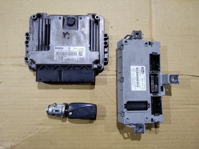 166156 Fiat Bravo 2007-2014  1,9 16v Diesel motorvezérlő szett 0281013580 , 51828270