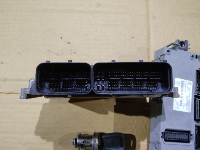 166157 Fiat Bravo 2007-2014  1,9 16v Diesel motorvezérlő szett 0281013580 , 51828270
