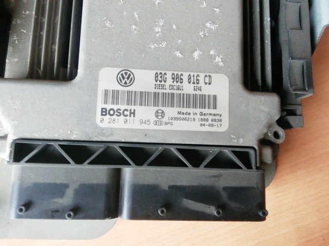 Audi A3 8P, Seat Altea 5P, Seat Toledo, Skoda Octavia II., Volkswagen Golf V., Volkswagen Touran 1,9-2,0 Diesel motorvezérlő 0281011945 , 03G906016CD
