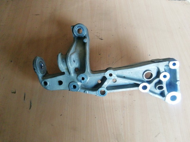 Volkswagen Touran 2005-2008 bal első lengőkar tartó  1K0199295F