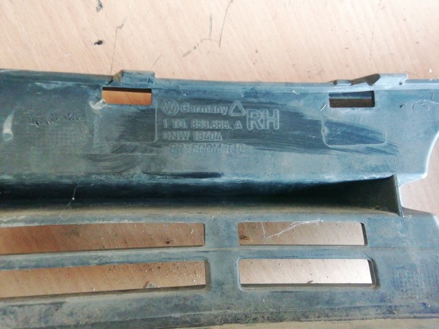 Volkswagen Touran 2005-2008 jobb első ködlámpa keret 1T0853666A