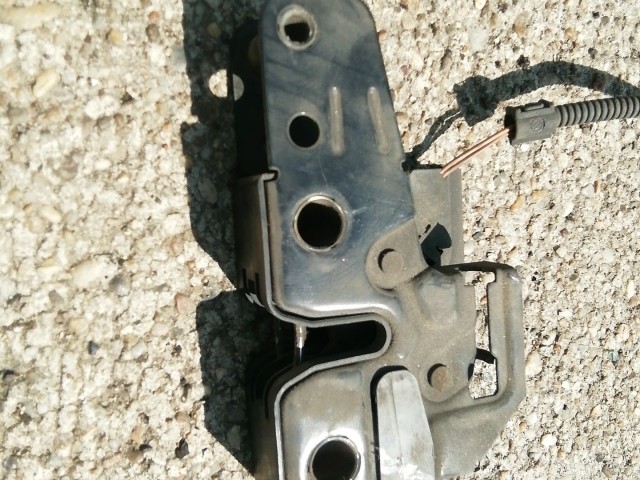 Volkswagen Touran 2005-2008 motorháztető zár 1T0823509B