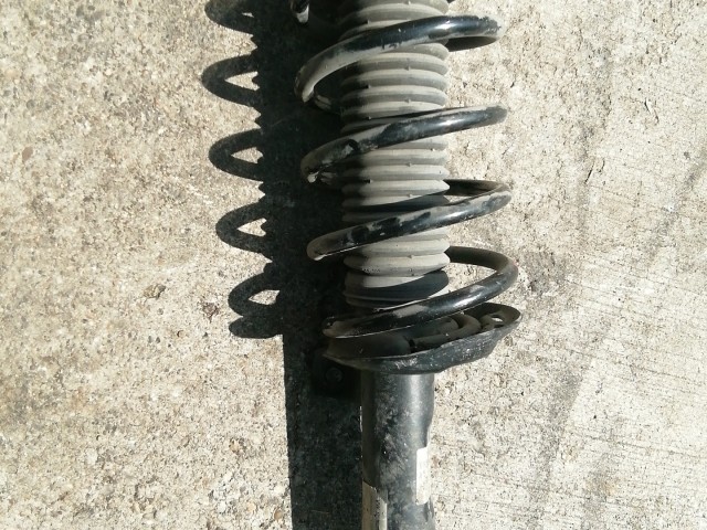 Volkswagen Touran 2005-2008 1,9 8v Diesel jobb első lengéscsillapító Piros Fehér Piros színjelőlésű rugóval 1K0400054CD