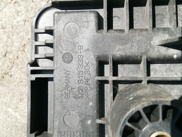 Volkswagen Touran 2005-2008 Akkumulátor tartó, tálca Használt