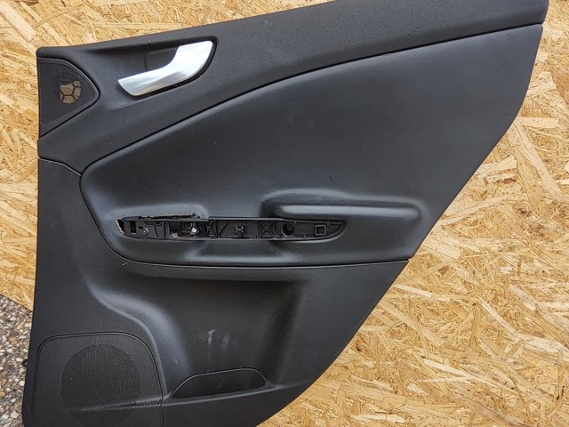 166362 Alfa Romeo Giulietta 2010-2020 fekete bőr, jobb  hátsó ajtókárpit