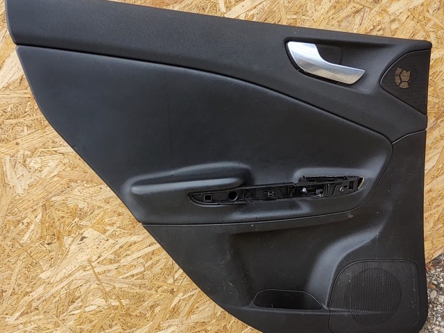 166363 Alfa Romeo Giulietta 2010-2020 fekete bőr, bal hátsó ajtókárpit