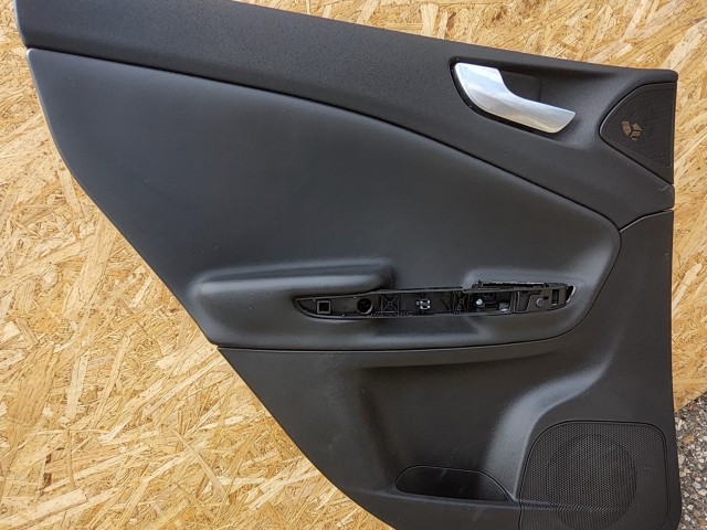 166366 Alfa Romeo Giulietta 2010-2020 fekete bőr, bal hátsó ajtókárpit