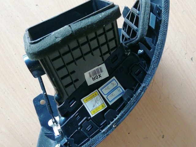 126787 Hyundai I 30 2008-2012 Jobb oldali levegő beömlő