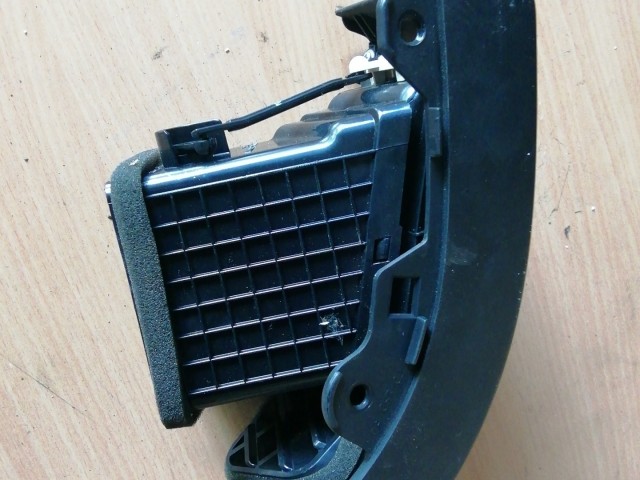 126787 Hyundai I 30 2008-2012 Jobb oldali levegő beömlő