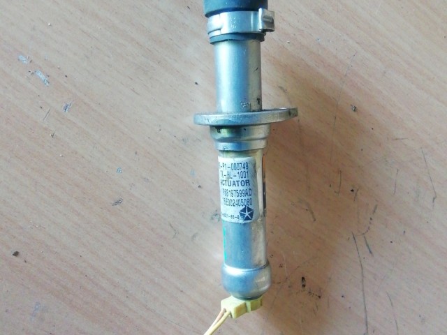 Fiat Freemont 2011-2015 gyalogos védelem, a gépháztetőnél  P68197599AD