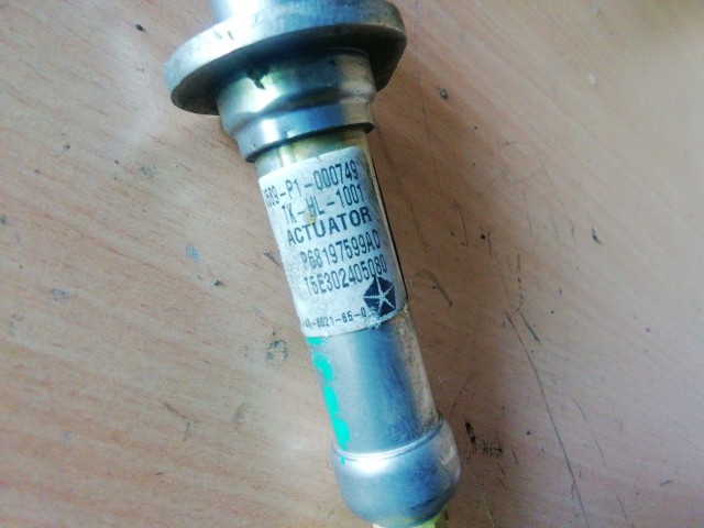 Fiat Freemont 2011-2015 gyalogos védelem, a gépháztetőnél  P68197599AD