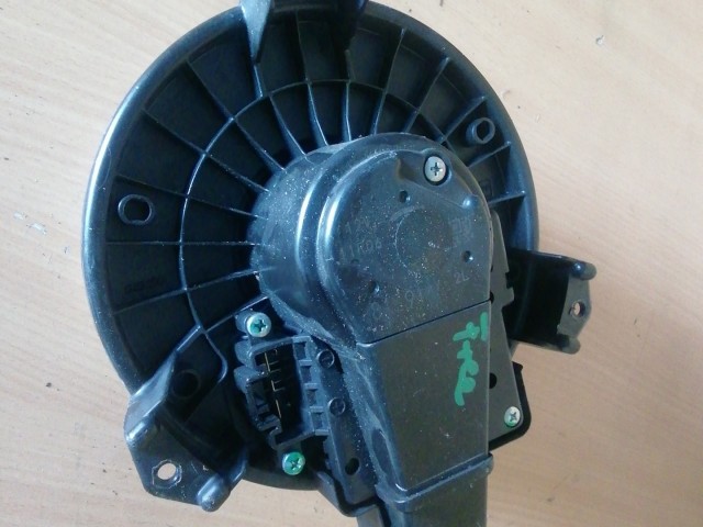 Fiat Freemont 2011-2015 első fűtőmotor Klímás, három lábas!!!!!