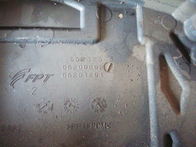 126945 Fiat Freemont, Bravo, Alfa Romeo Giulietta, Lancia Delta 2,0 16v Diesel, felső Vezérmű burkolat, képen látható sérüléssel 55232663