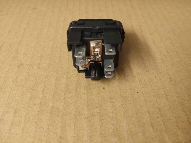 Alfa Romeo 156FL hátsó ablakemelő kapcsoló blokkoló