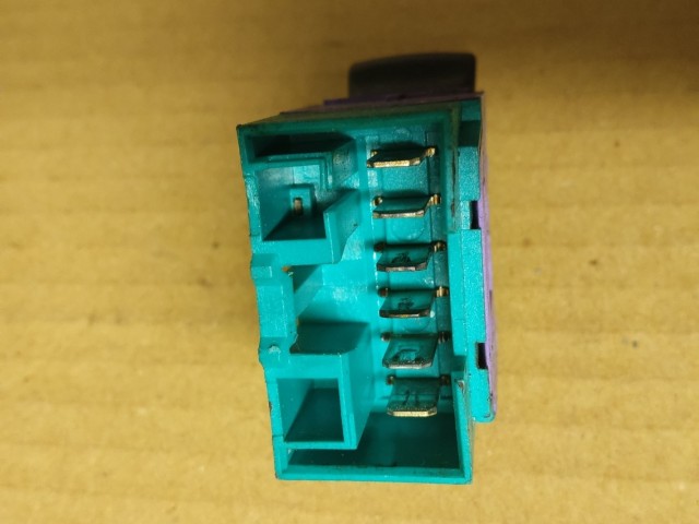 Alfa Romeo 156 hátsó ablakemelő kapcsoló