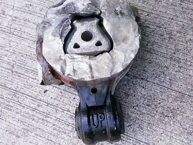 Fiat Freemont 2011-2015 2.0 16v Diesel 4x4 Alsó kitámasztó bak P68137977ad