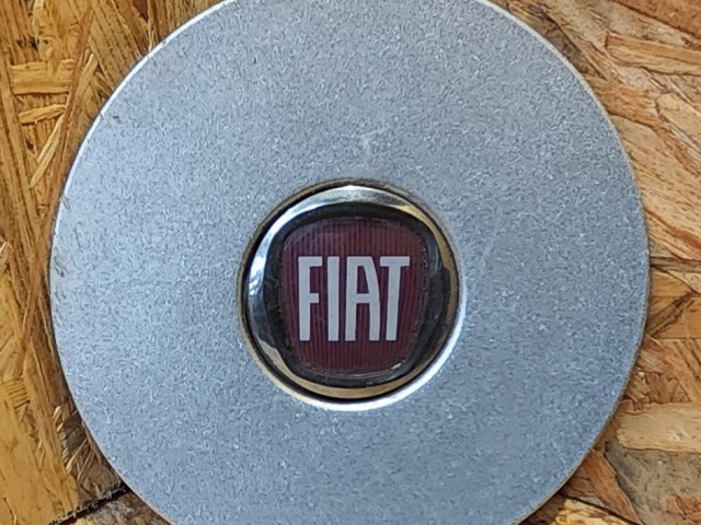 Fiat Bravo 2007-2014 2007-2014 Felni közép kupak Használt ezüst