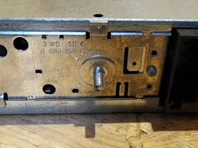 171935 Alfa Romeo 147 2000-2010 Blaupunkt Cd-s rádió, jobb szélén pici törés!!!  735301823 