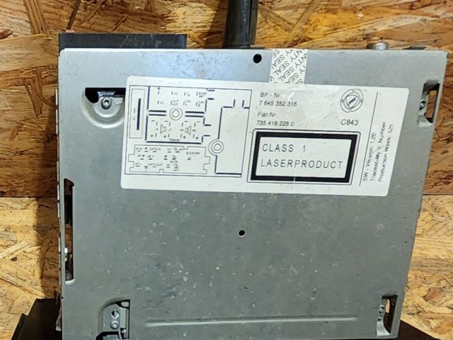 171965 Fiat Grande Punto Blaupunkt Cd-s rádió, egy hiányzó, és kopott gombokkal!!!!